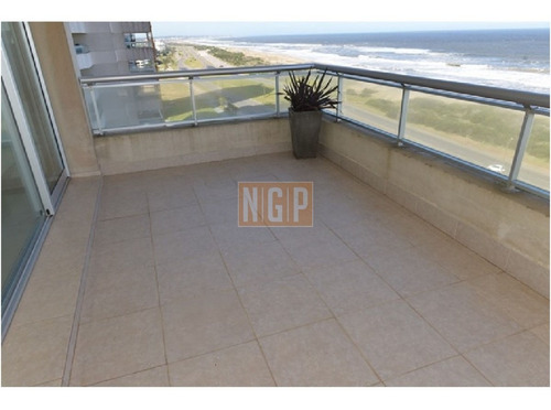 Apartamento En Brava, 3 Dormitorios - Ref: 10113