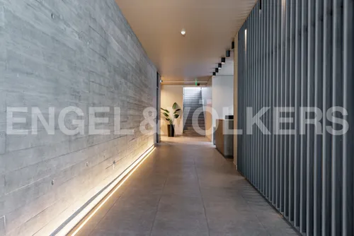 En Av. Las Condes, Moderno Departamento