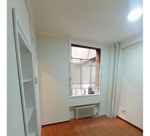 Oficina Paseo Matias Cousiño De 24 M2 Se Vende