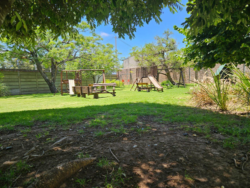 Impecable Triplex Con Jardin En Barrio Cerrado