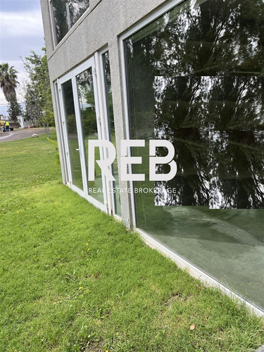 Bodega Con Oficina En Venta, Showroom Y Patios - Ruta 5 Sur