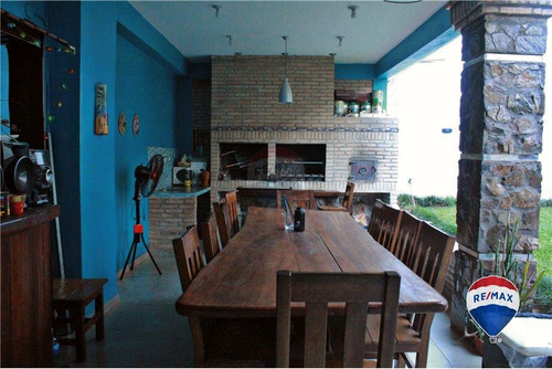 Imagen 13 de 14 de Vendo Casa En El Barrio San Francisco De Cambyreta, A Pasos Del Centro De Encarnación