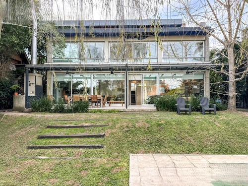 Venta Casa En Marina Del Sol - Punta Chica 500 M2 Cubiertos En Lote Al Agua Con Amarra