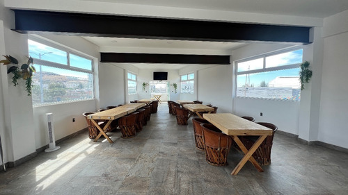 Local En Renta A Pie De Boulevard Euquerio Guerrero 85 M2 Segundo Nivel