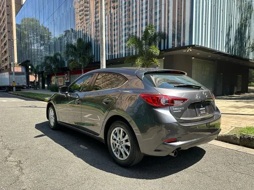 Mazda 3 2.0 Sport Touring