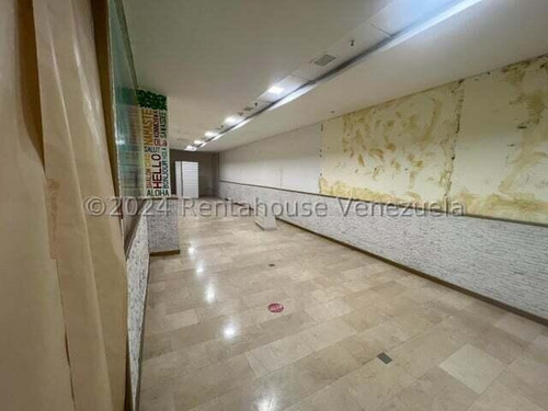 Estupendo Local Comercial Para Restaurante En Exclusivo Centro Comercial En Sebucan. Gf