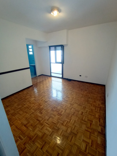 Departamento De 2 Ambientes En Alquiler En Parque Centenario