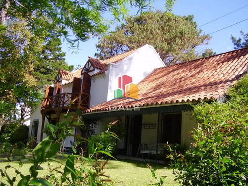 Casa 4 Dormitorios En Playa Mansa Punta Del Este Con Gran Terreno