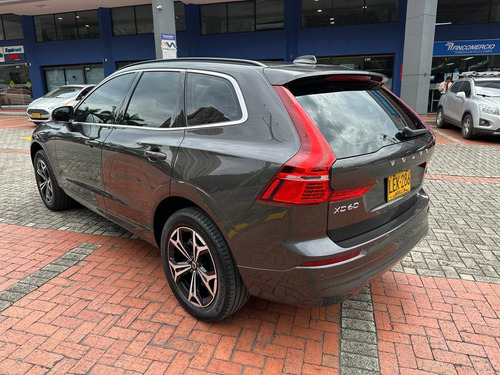 Volvo XC60 2.0 B5 Momentum Hybrida At 4x4