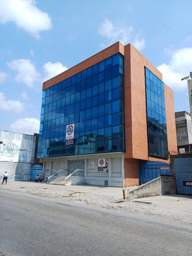 Adquiera Espectacular Edificio Comercial