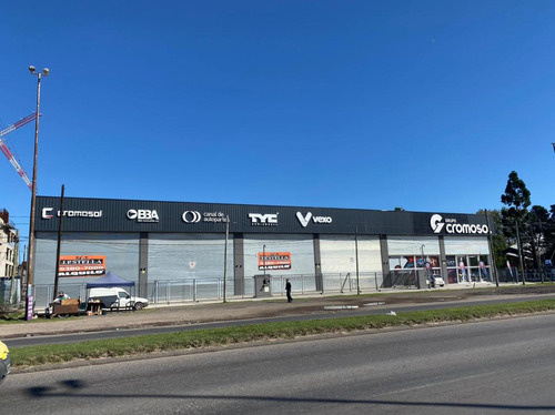 Local Comercial Sobre Avenida 600 M² C/ Estacionamiento - Villa Luzuriaga