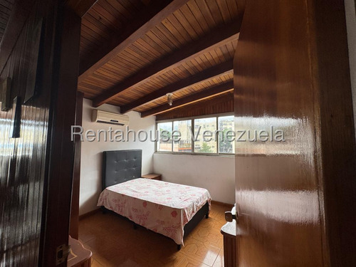 Apartamento En Venta En Av Andrés Bello, Piso Medio 92m², 4h, 1b, 0p, Mls #25-24756 Tu Nuevo Hogar En El Corazón De Caracas, Pocos Pasos De La Av. Andrés Bello, Amplio Y Cómodo Apto / Isabel Gómez