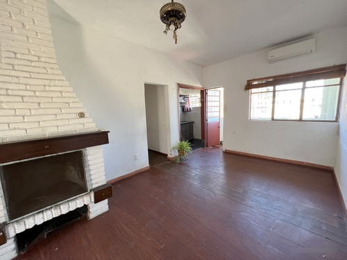Alquiler De Lindo Apartamento. Peñarol, 3 O 4 Dormitorios, Estufa A Leña, Muy Luminoso Y De Buen Tamaño!