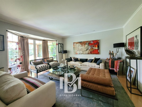 Casa En Venta De 5 Dorm. En Lo Barnechea
