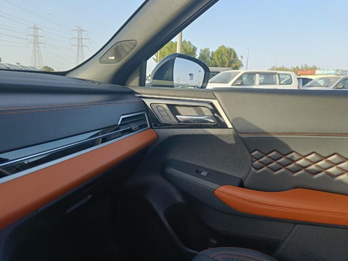 Imagen 8 de 12 de Mitsubishi Outlander Premium 2023