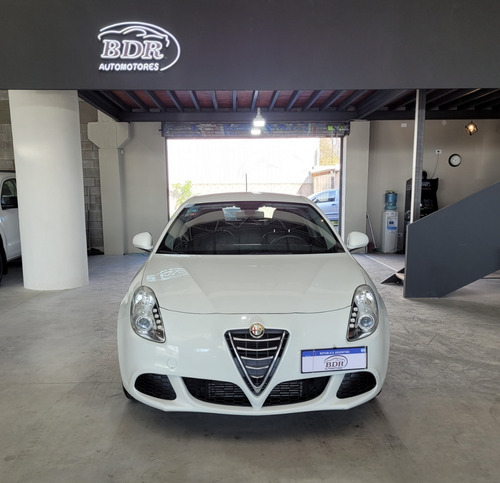 Imagen 2 de 22 de Impecable Alfa Romeo Giulietta Año 2016 Con Solo 52.000 Km