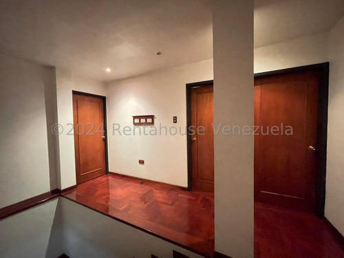 Casa En Venta Maracay Urb Andres Bello Con Piscina Y Parrillera En Buenas Condiciones Zona Norte Kg:24-24527