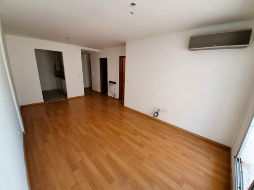 Departamento De Primera Categoría, 1 Dormitorio En Venta - Centro, Rosario