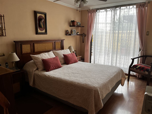 Impecable Casa De 5 Dormitorios Con Local Comercial