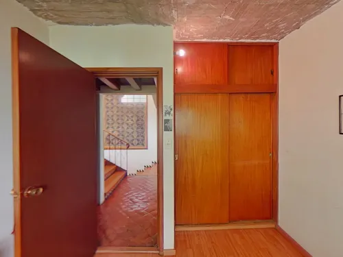 Casa Para Remodelar Con Amplios Espacios En Las Aguilas