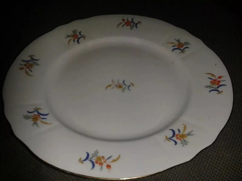 Plato De Porcelana Marca Kahla E Con Dibujo De Flores Y Dest