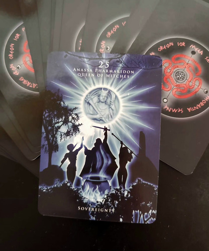 Oracle Of The Hekatean Path - Oráculo De Hekate, En Stock