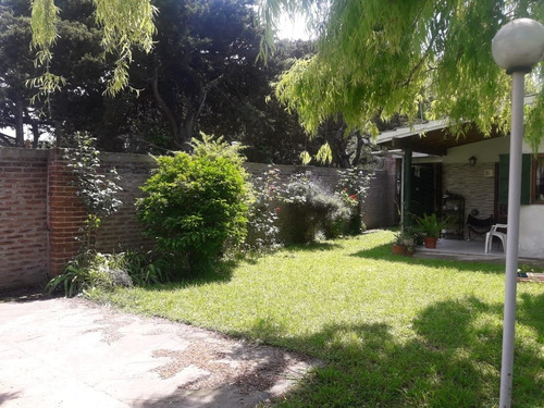 Latorre Prop. Vende Chalet De 4 Amb Con Hermoso Parque + Depto En El Fondo