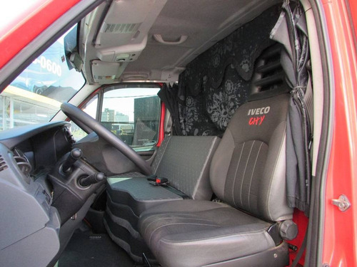 Imagem 4 de 11 de Iveco Daily 2.3 Hpi Diesel 30s13 Chassi Manual