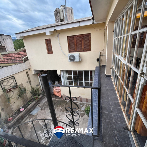 Venta Casa 2 Plantas - B°920vv. - Catamarca
