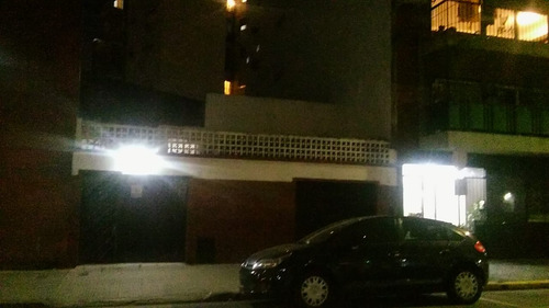 Casa Excelente Ubicacion . 5 Ambientes . 1 Cochera