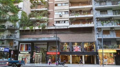 Oportunidad Local En Galeria Sobre Av Santa Fe