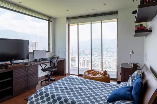 Casa En Venta En Las Lomitas. Cod V50990