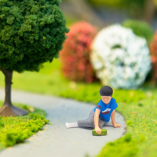 Figura De Niño Sentado 1/64, Artesanías Camisa Azul