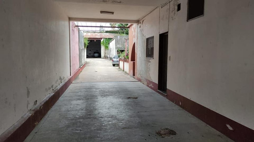 Imagen 3 de 6 de Casa A Refaccionar En Barrio 7 Jefes En Un Terreno Único