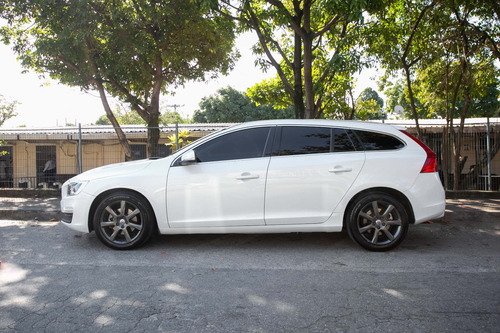 Imagem 3 de 14 de Volvo V60 2.0 T4 Drive-e Momentum