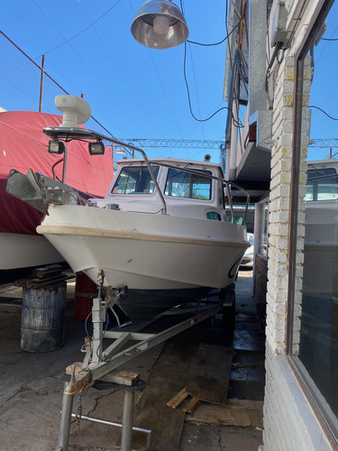 Day Cruiser Fisher Cabin Motor Suzuki 140 Hp.