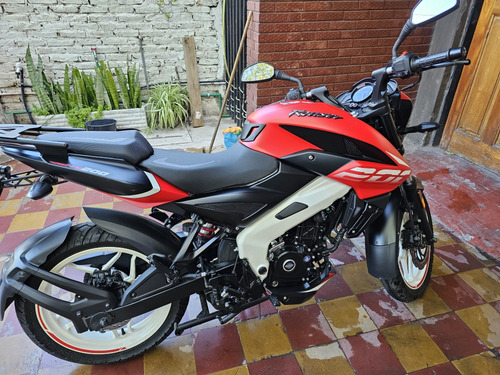 Bajaj Rouser Ns200