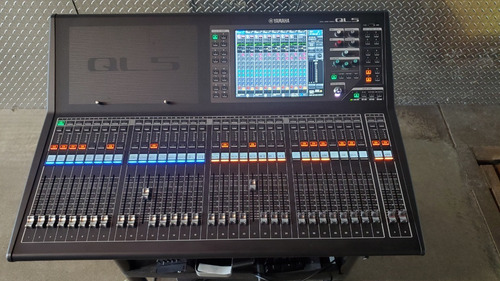 Imagen 3 de 3 de Yamaha Ql5 64-channel Digital Mixing Console
