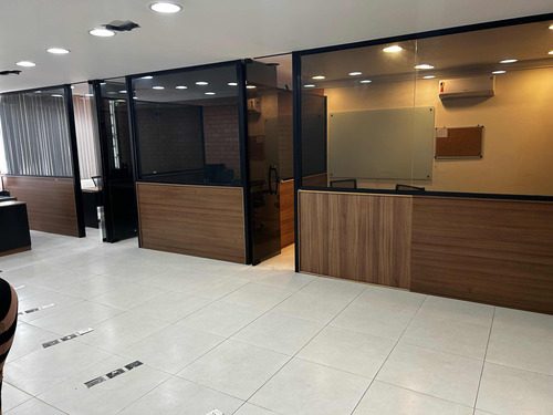 Sala Comercial Mobiliada E Com Equipamentos De Escritório