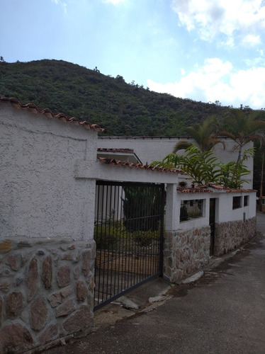 Best House Vende Hermosa Casa En Urbanización El Golf Colinas De Carrizal.