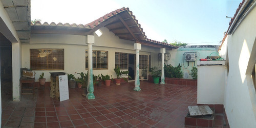 Imagen 9 de 11 de Re/max 2mil Vende Amplia Construcción Casa/local En Pampatar Frente A La Playa - Isla De Margarita