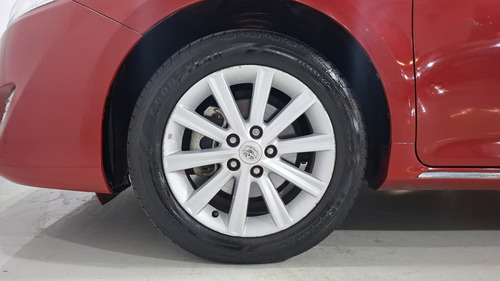 Toyota Camry 2.5 XLE L4 6AT