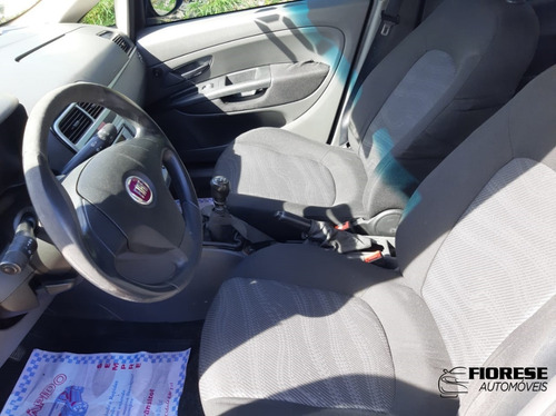 Imagem 10 de 11 de Fiat Punto