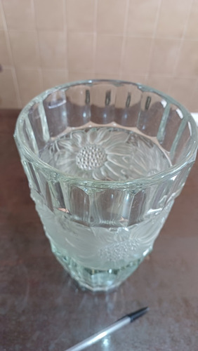 Grande Vaso De Mesa Em Cristal Trabalhado (Usado)