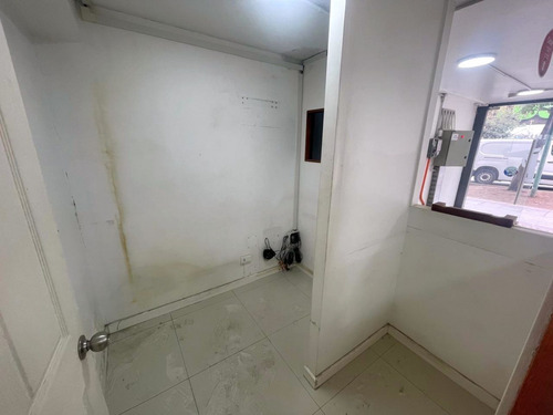 Arriendo Local Comercial De 122,10 M2, Vicuña Mackenna, Ñuñ