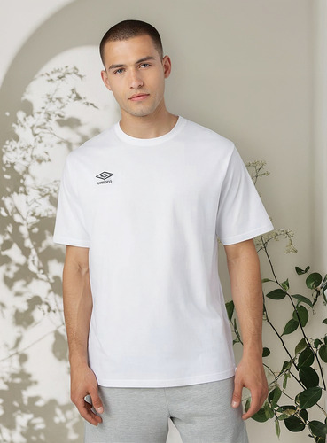 Polera Umbro Essentials Small Logo Hombre Blanco