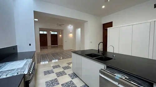 Casa(643r1 Azul) En Venta En El Centro De Mérida
