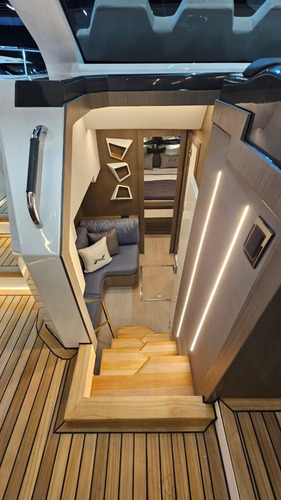 Lancha Nx50 Invictus! Navegabilidade, Design, 24 Pessoas