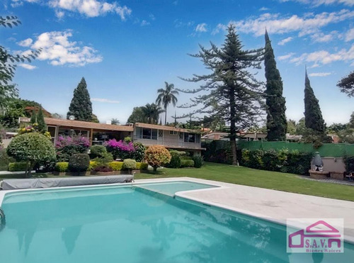 Casa Residencia En Venta En Jardines De Ahuatepec, Cuernavaca Morelos.