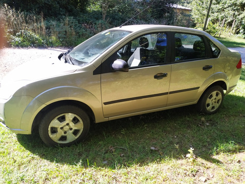 Ford Fiesta Max 1.6L Ambiente MP3